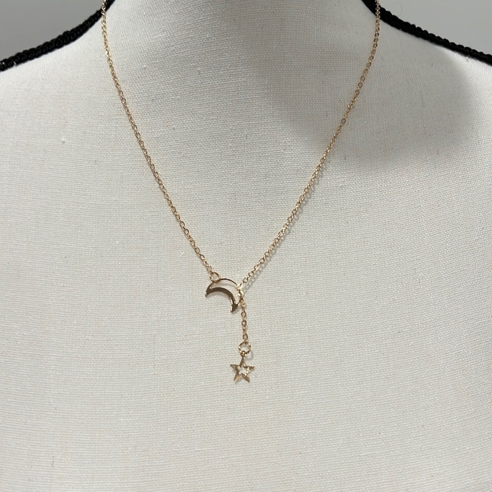 Fashion necklace.